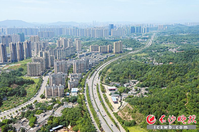 今年以來，長(zhǎng)沙采取一系列調(diào)控政策和整治措施,，確保了房地產(chǎn)市場(chǎng)平穩(wěn)健康發(fā)展,。 長(zhǎng)沙晚報(bào)記者 王志偉 攝