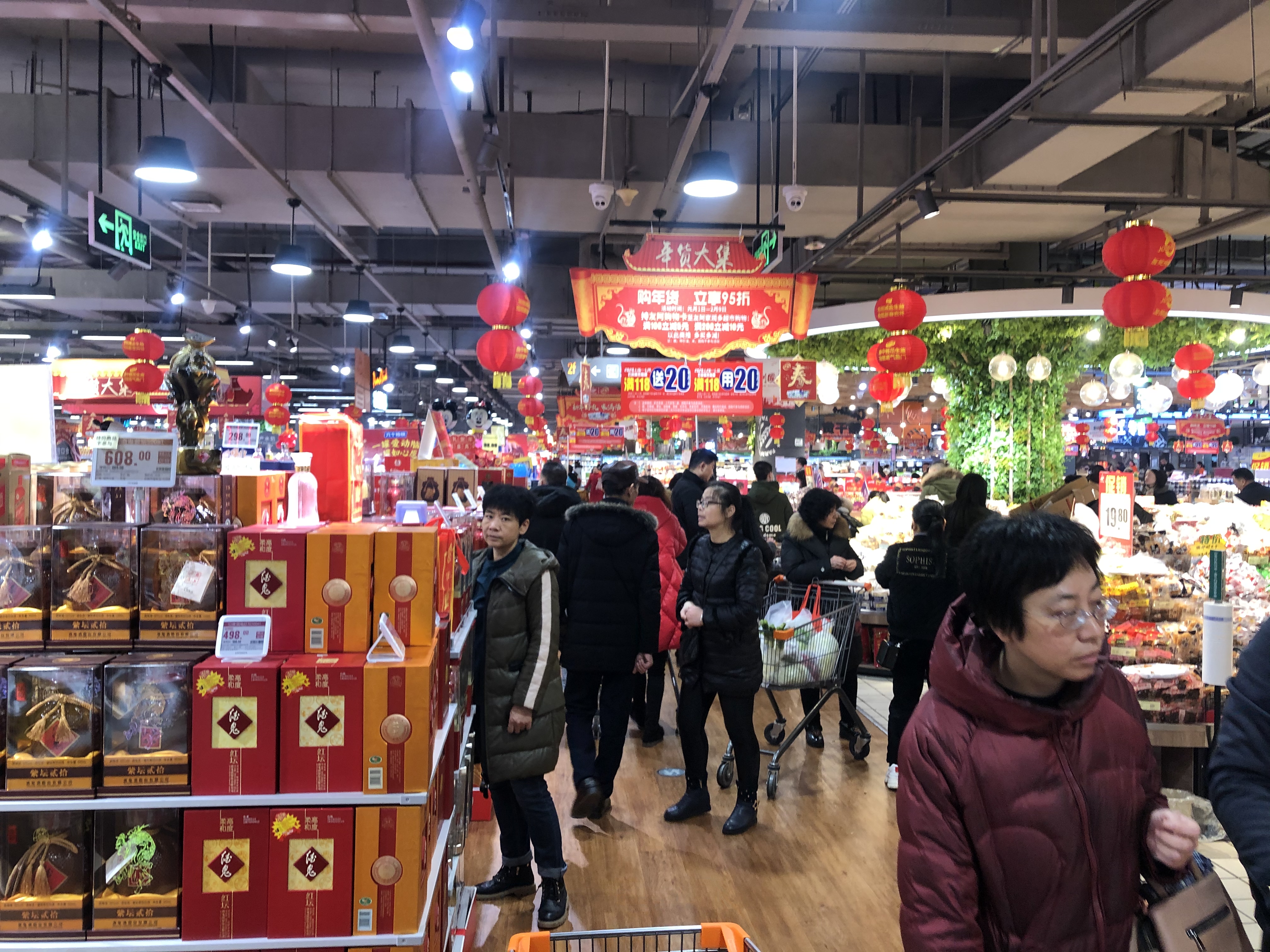 友阿家潤多赤崗沖店內(nèi)年味十足,。