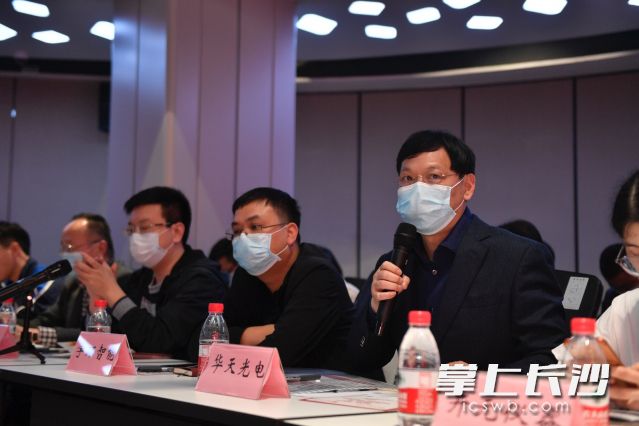 企業(yè)家踴躍發(fā)言提出融資需求
