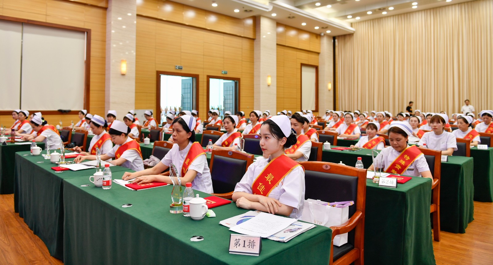 今年護士節(jié)的主題為“致敬護士隊伍，攜手戰(zhàn)勝疫情”,。長沙晚報全媒體記者 余劭劼 攝