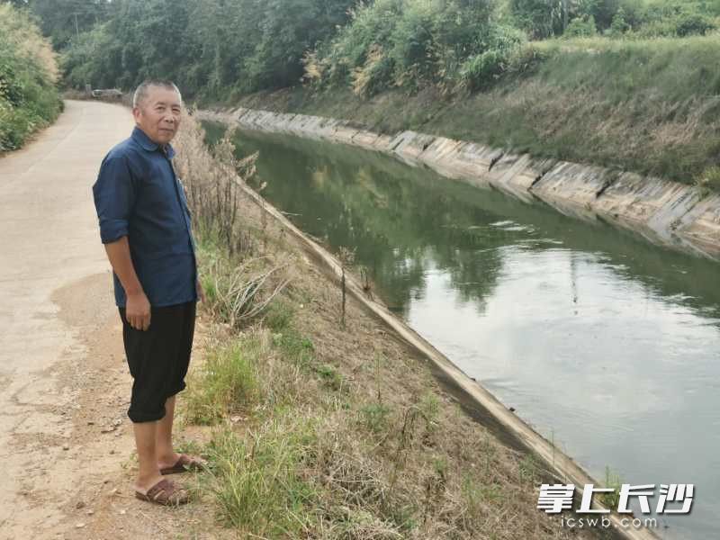 最近，寧鄉(xiāng)市一位古稀老人勇救落水司機(jī)的事跡在朋友圈廣為流傳,。長沙晚報(bào)通訊員黃鵬杰攝