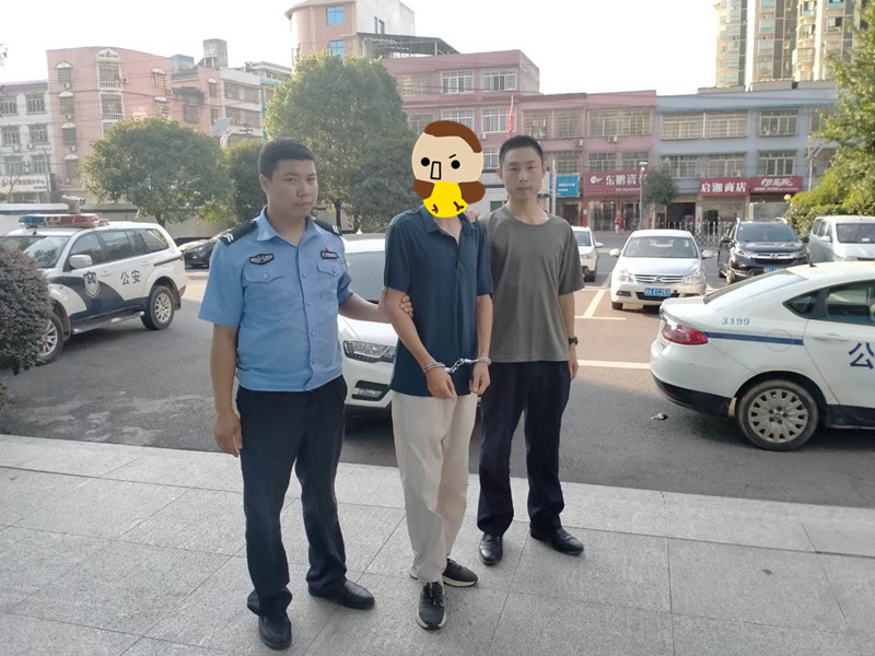 民警將嫌疑男子抓獲。