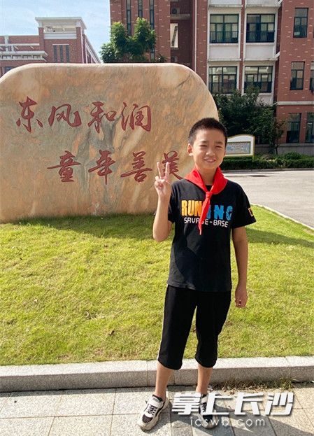 王琪霖平時就是一個活潑開朗樂于助人的孩子,。