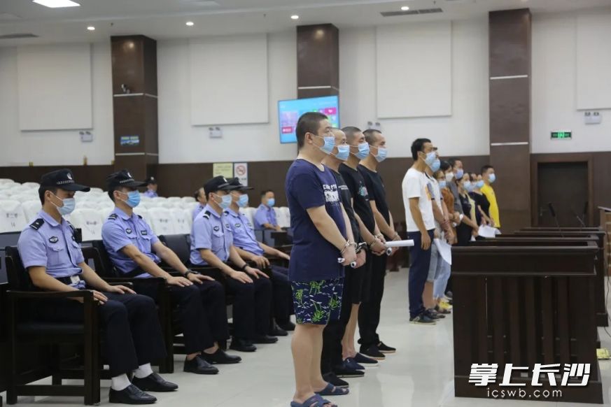 庭審現(xiàn)場,。
