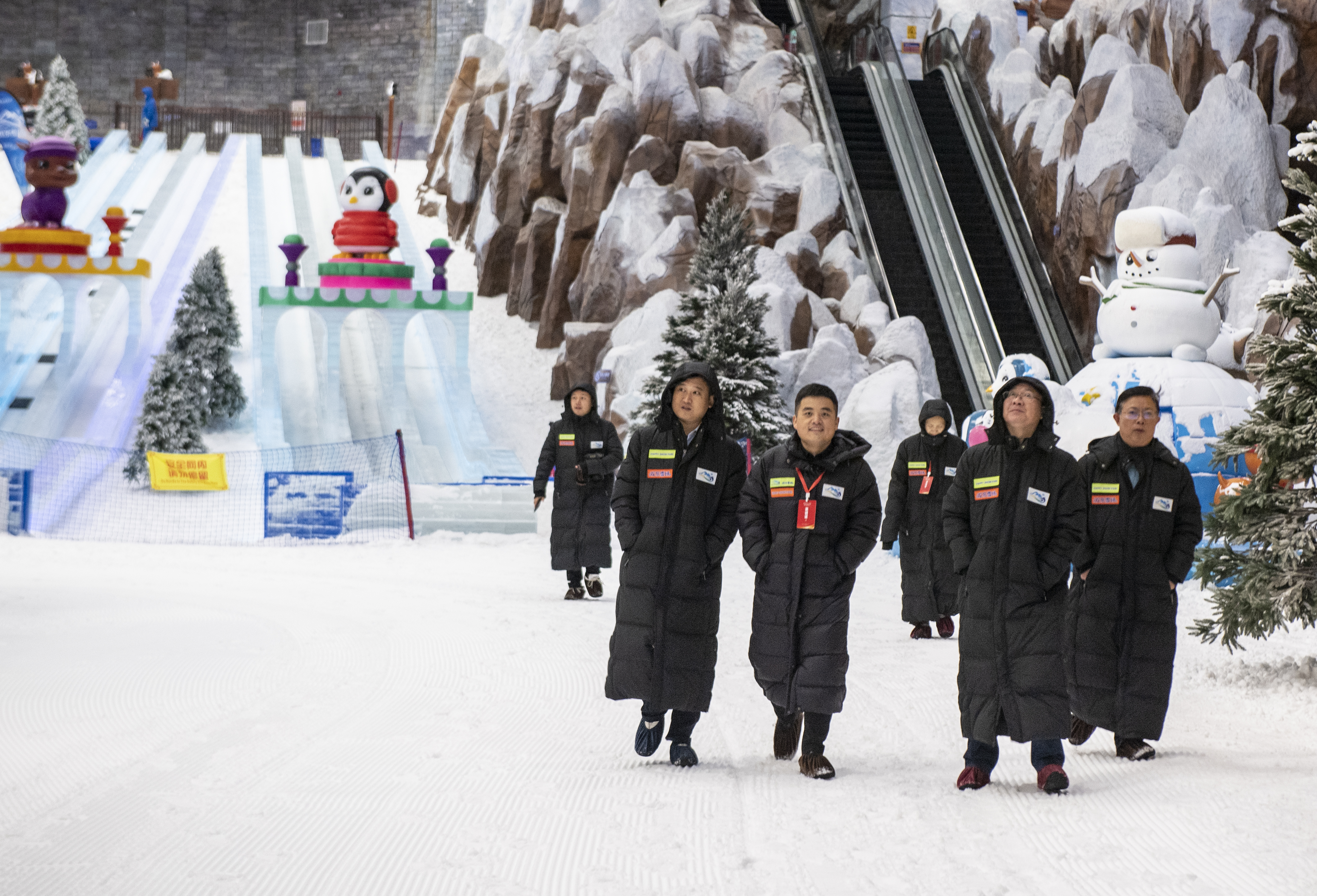 媒體總編們來到湘江歡樂城歡樂雪域參觀體驗,。長沙晚報全媒體記者 鄒麟 攝