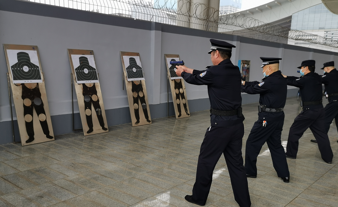 民警開展標(biāo)記彈訓(xùn)練,。 長沙晚報通訊員 張威 供圖