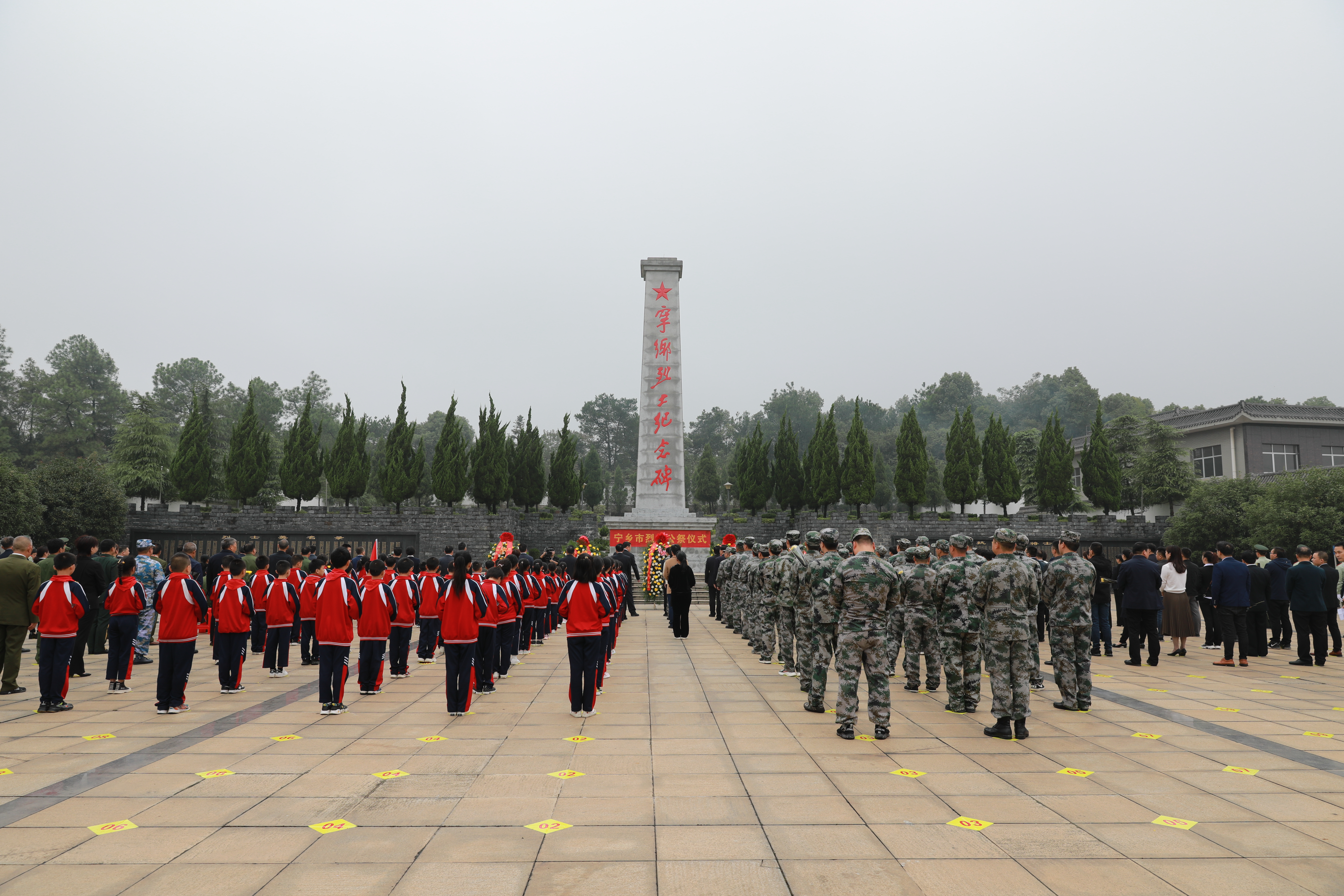 寧鄉(xiāng)市舉行烈士紀(jì)念日公祭活動(dòng),。長(zhǎng)沙晚報(bào)全媒體記者 張禹 通訊員 胡小艷 攝影報(bào)道 (5)