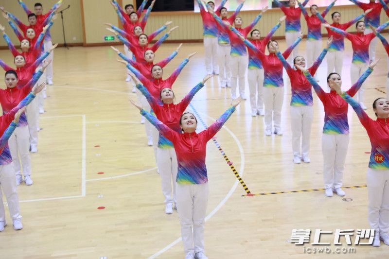 今日下午，2020年開福區(qū)教職工“工間操”決賽在長(zhǎng)雅中學(xué)舉行,。