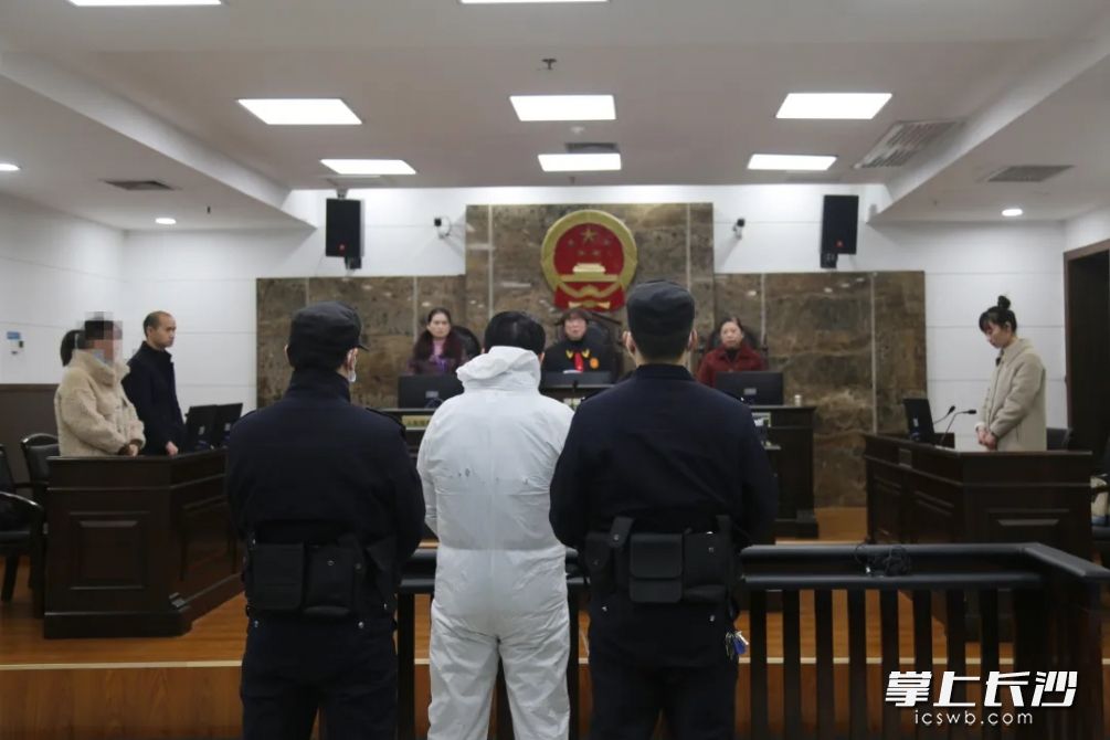 今日,，天心區(qū)人民法院依法審結(jié)全市法院第一起拒不執(zhí)行判決,、裁定罪刑事自訴案。