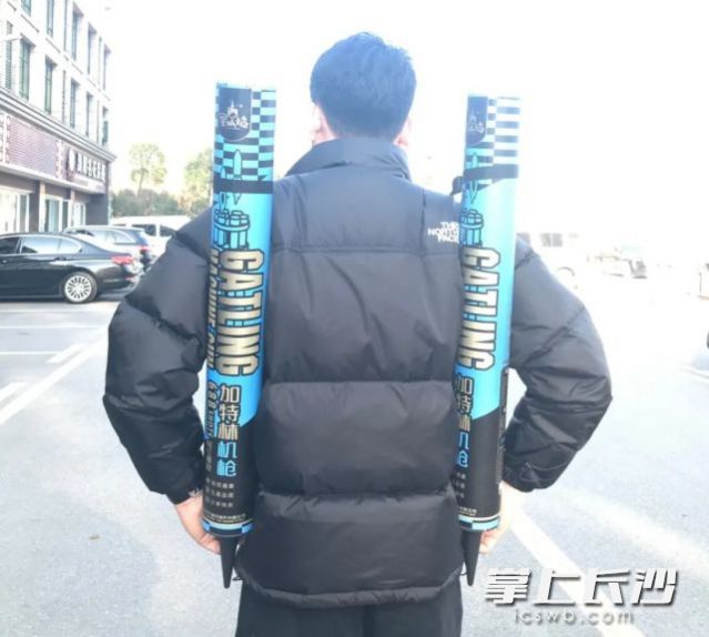 “加特林”煙花受到年輕人的追捧,。