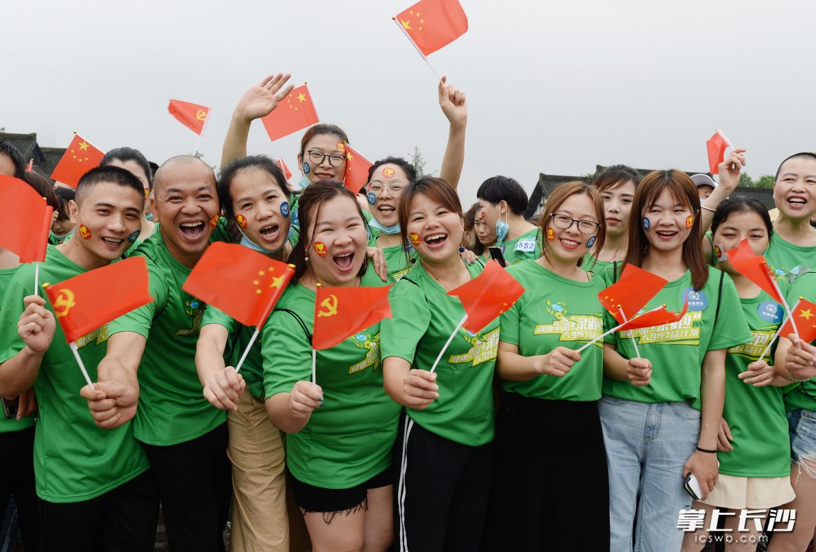 “綠跑”志愿者熱情高漲。長沙晚報(bào)全媒體記者石禎專 攝