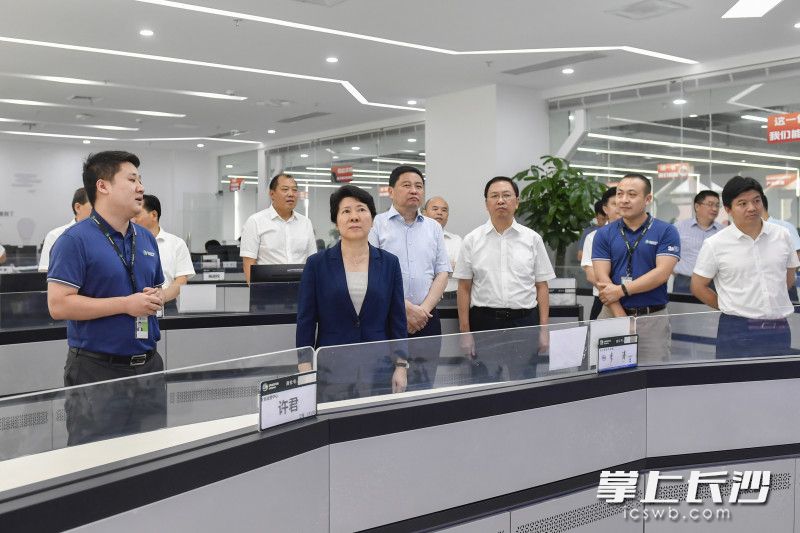 吳桂英還走進(jìn)深信服科技股份有限公司調(diào)研。長(zhǎng)沙晚報(bào)全媒體記者 余劭劼 攝