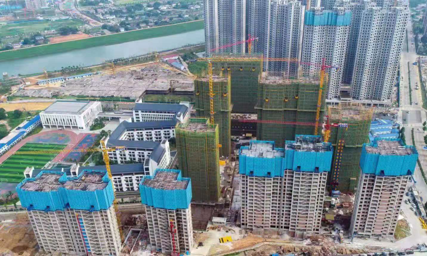 雨花區(qū)最大的保障性住房項目和景家園建設(shè)快馬加鞭,，預(yù)計9月底前可實現(xiàn)一標段主體全面封頂。         長沙晚報通訊員  程柳  攝