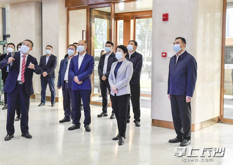 11月18日下午，省委常委,、市委書記吳桂英調(diào)研芙蓉區(qū)經(jīng)濟社會發(fā)展情況,。均為長沙晚報全媒體記者 余劭劼 攝