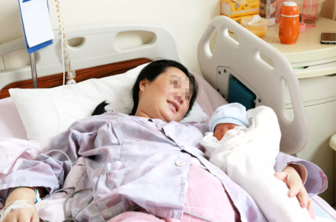 2019年1月9日，安安在一家人的期待中出生了,，是個健康可愛的“天使寶寶”,。