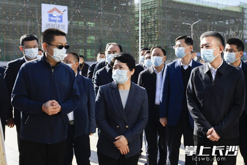 吳桂英在湘江智谷·人工智能科技城調(diào)研項(xiàng)目建設(shè)情況,。