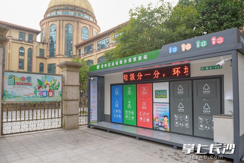 華月湖社區(qū)新建成投入使用的定時(shí)定點(diǎn)垃圾投放站,。均為全媒體記者 陳飛 攝