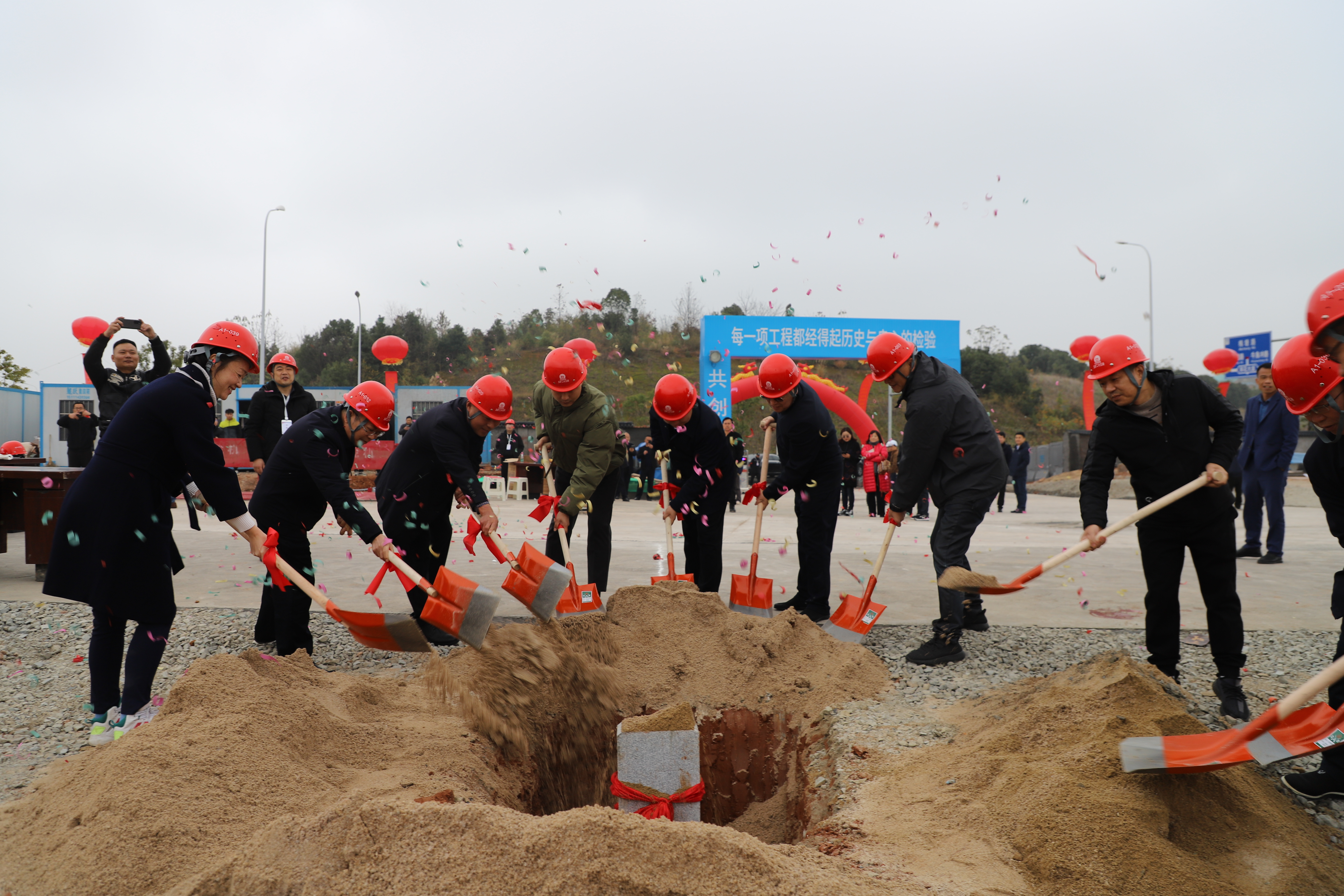 16日,，位于雨花電商物流中心的盒馬鮮生長沙運(yùn)營中心暨申通長沙智慧物流產(chǎn)業(yè)園啟動開工。長沙晚報通訊員 周思佳  攝