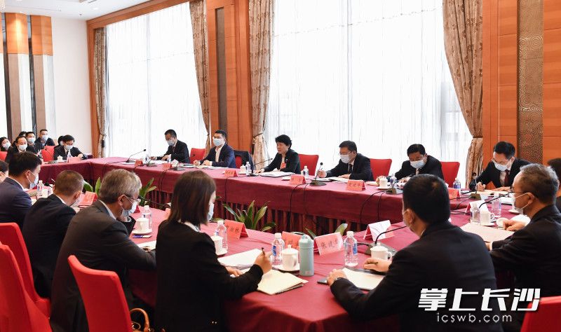 1月1日下午，省委常委,、市委書記吳桂英參加開福區(qū)代表團審議。長沙晚報全媒體記者 余劭劼 攝