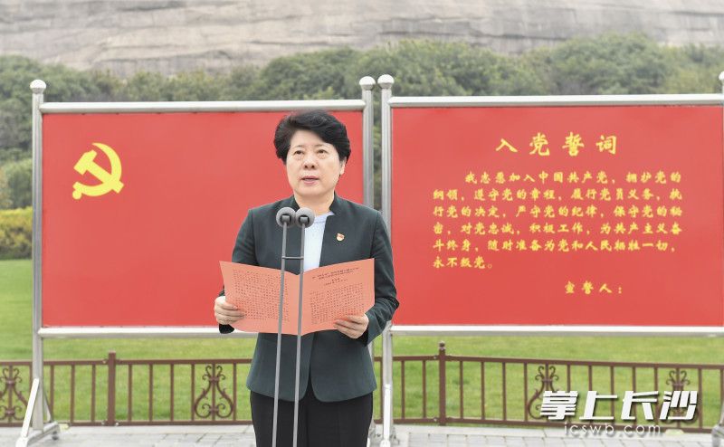 宣誓結(jié)束后,，吳桂英就進一步加強班子自身建設(shè)提出要求。
