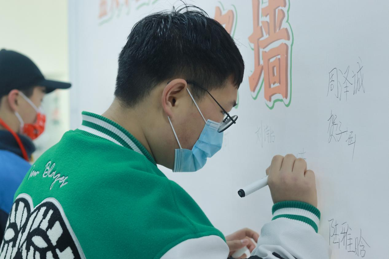 芙蓉少年簽名拒絕煙花爆竹燃放,。