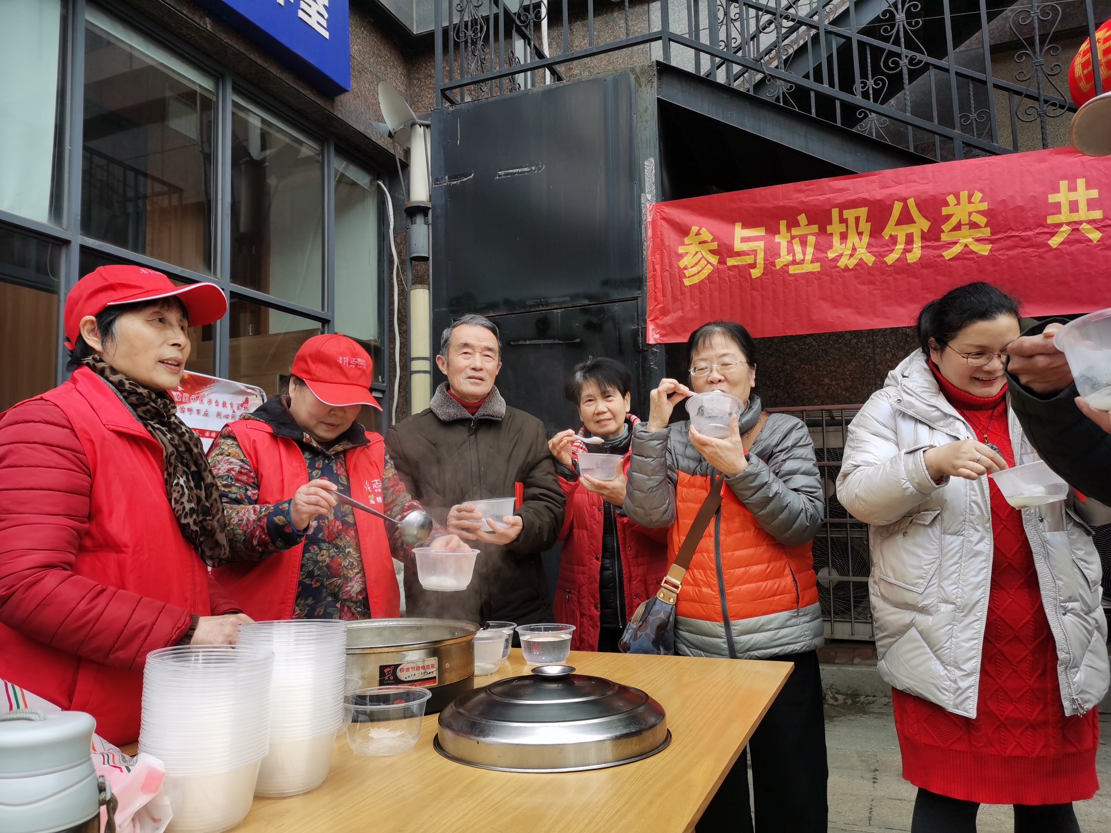 吃湯圓,、看節(jié)目,、賽手藝，有需求的市民還可順便挑選心儀工作,，這樣的元宵活動(dòng)收獲不少贊聲,。 長(zhǎng)沙晚報(bào)全媒體記者 胡媛媛 攝