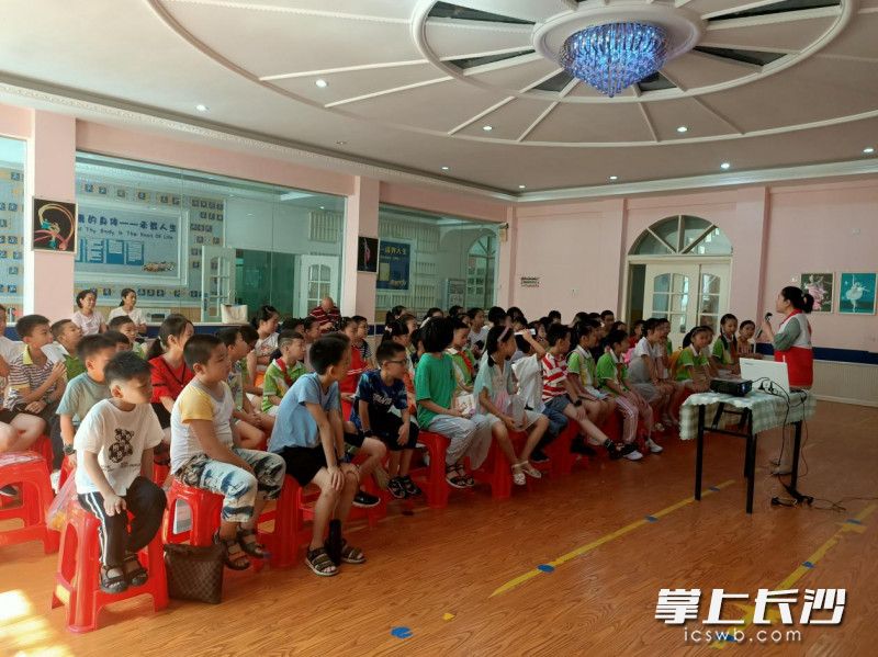 銀桂苑社區(qū)的小朋友參加垃圾分類知識講座,。長沙晚報通訊員 高俊 供圖