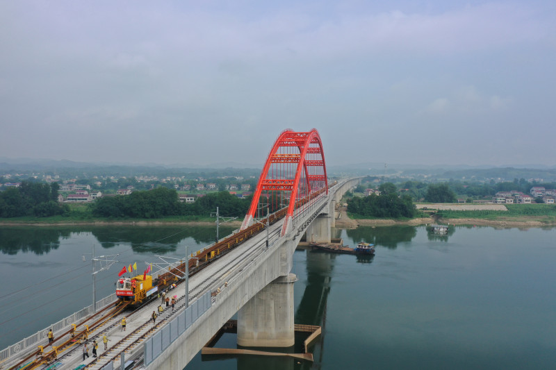 常益長鐵路資水特大橋施工區(qū)域?yàn)棰蠹壓降?，水深達(dá)11米,，具有施工難度大，風(fēng)險高等特點(diǎn),。