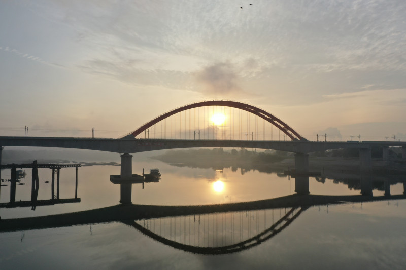夕陽下的資水特大橋,。