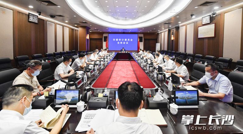 8月16日下午,，省委常委,、市委書記、市委審計委員會主任吳桂英主持召開市委審計委員會會議,。   長沙晚報全媒體記者 余劭劼 攝