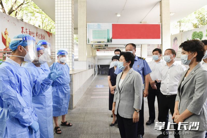 9月5日下午，省委常委,、市委書記吳桂英在長沙火車站檢查督導(dǎo)疫情防控工作,。均為長沙晚報全媒體記者 余劭劼 攝