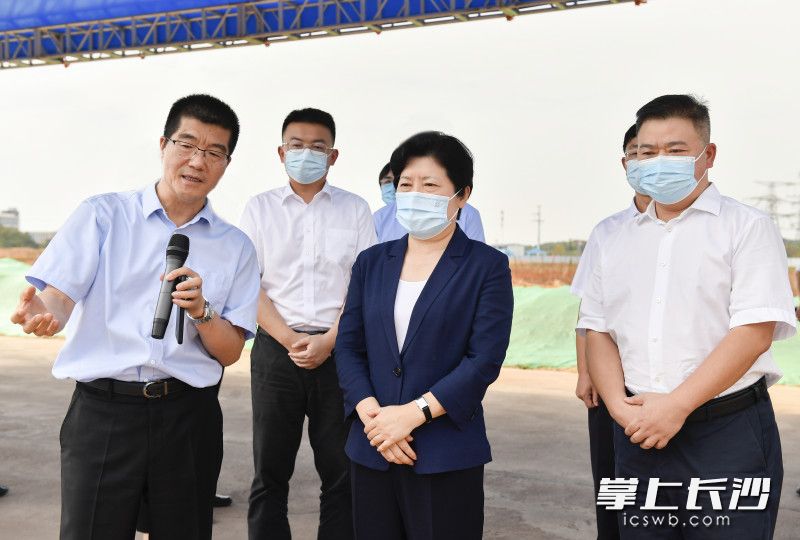 9月7日下午，省委常委,、市委書記吳桂英在位于望城經(jīng)開區(qū)的益海嘉里長(zhǎng)沙項(xiàng)目調(diào)研重點(diǎn)項(xiàng)目建設(shè),。均為長(zhǎng)沙晚報(bào)全媒體 余劭劼 攝
