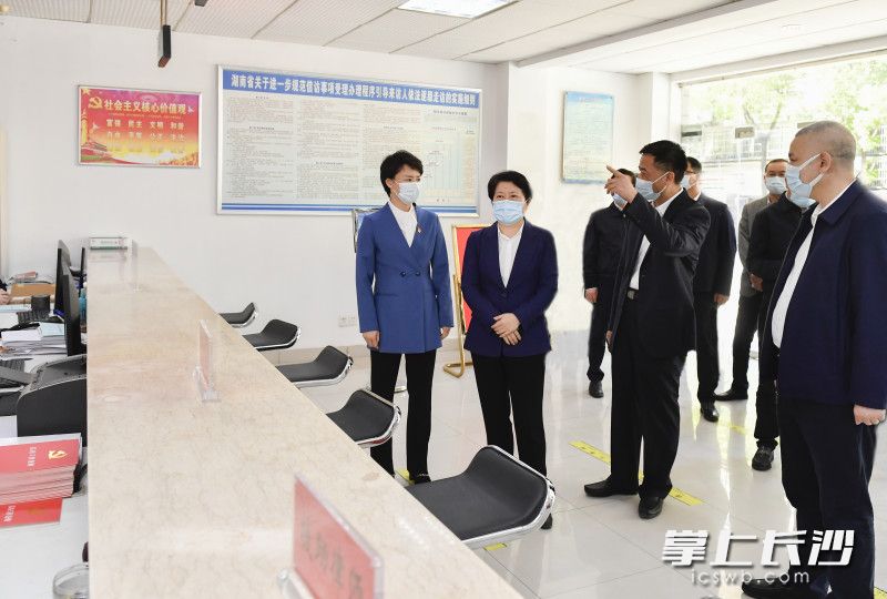 10月11日下午,，省委常委、市委書記吳桂英在芙蓉區(qū)下沉督訪,。   長沙晚報全媒體記者 余劭劼 攝