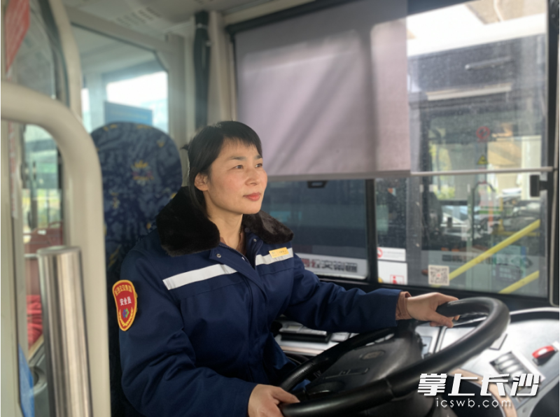 907路公交車駕駛員艾桃香