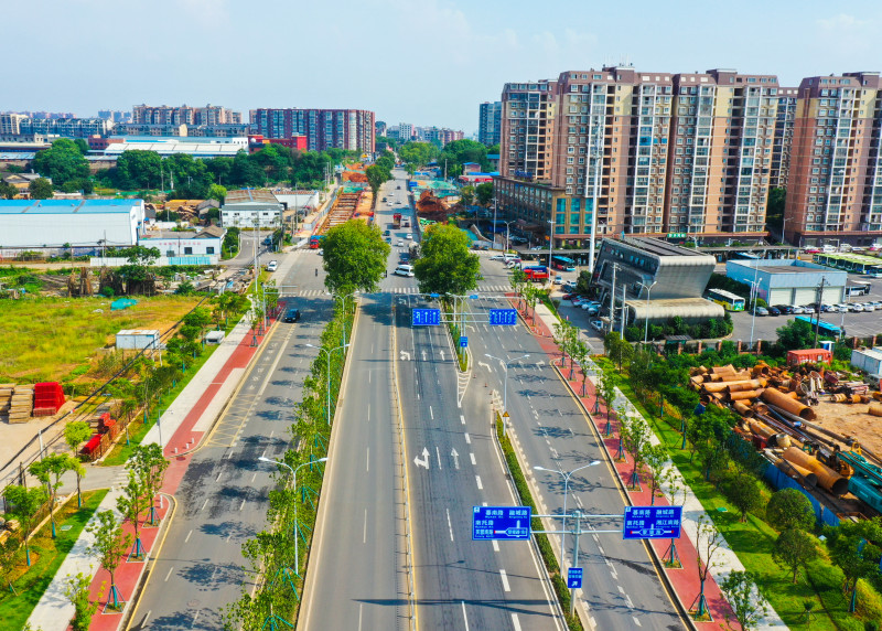 融城路網正在不斷完善,。長沙晚報全媒體記者 鄒麟 實習生 易斯陶 攝影報道