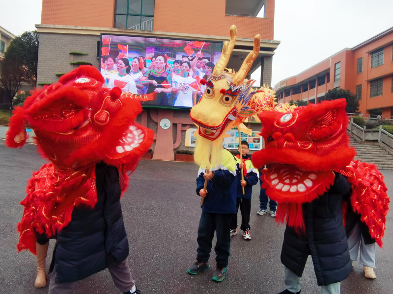 龍獅齊舞,，精彩不容錯(cuò)過(guò),。