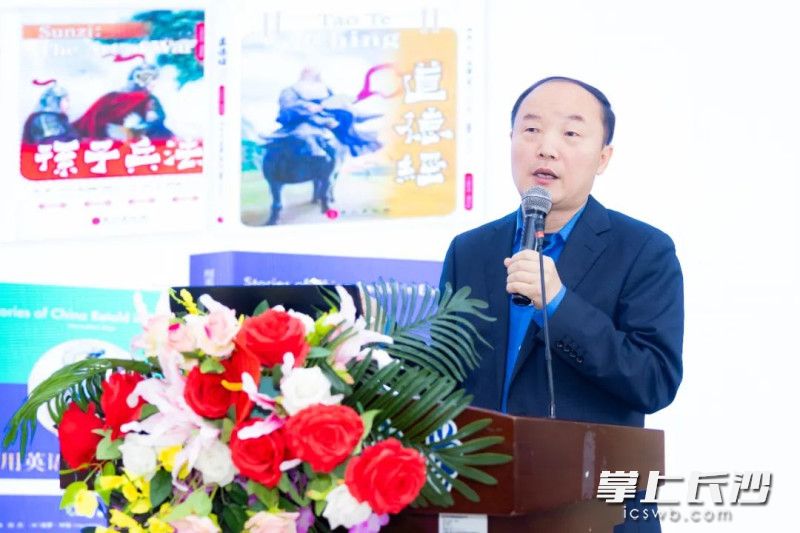 胡敏教授以“家有兒女要留學”為主題給長沙家長和學生講座中。長沙晚報通訊員 鐘鳴 攝