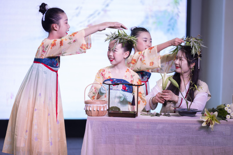 小學組和中學組各23位教師，他們同臺競技,，展示了特色課程的多彩魅力,。
