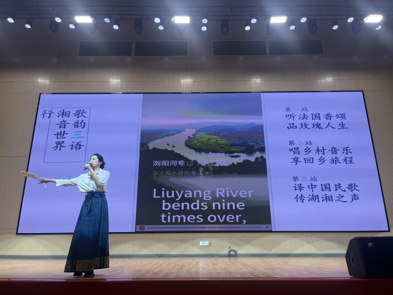 本次比賽包括特色課程說課和才藝展示兩個部分,。