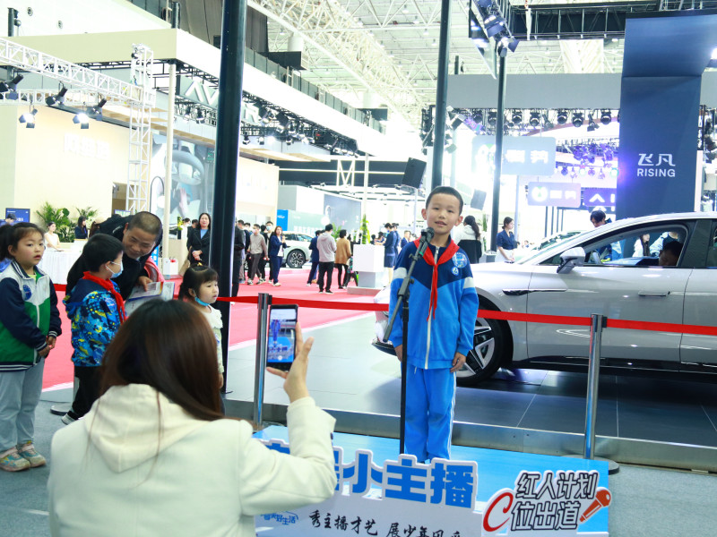 往年湖南車展，小記者們發(fā)出現(xiàn)場報(bào)道,。 