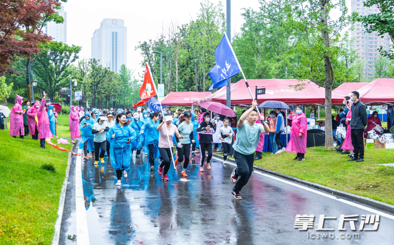 在黨建引領(lǐng)下，各物業(yè)服務(wù)企業(yè)舉辦了豐富多彩的業(yè)主活動,。 資料圖片