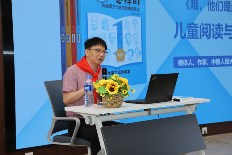 陳渡風(fēng)給同學(xué)們作專題講座。均為長(zhǎng)沙晚報(bào)通訊員  廖向蓉 供圖