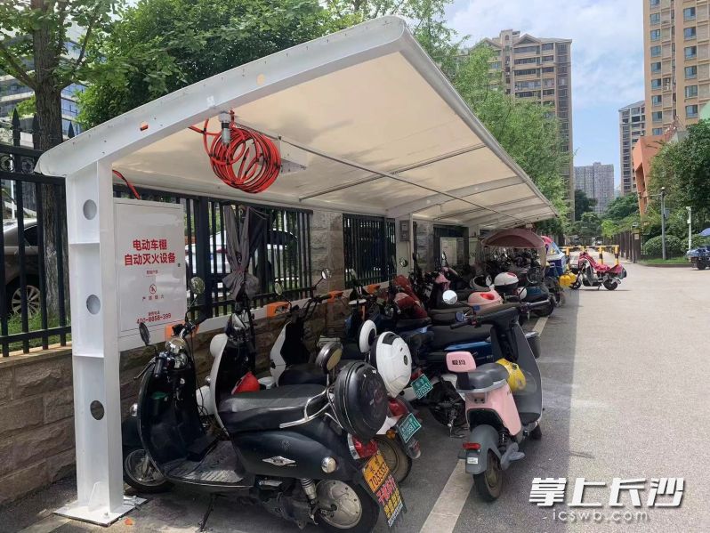 智慧消防電動車棚已落地長沙,、深圳、福州,、廣州等多個城市的200多個住宅小區(qū),。長沙晚報通訊員 供圖