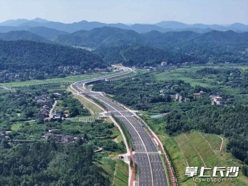 新韶山南路通車,。長沙晚報全媒體記者 郭雨滴 攝