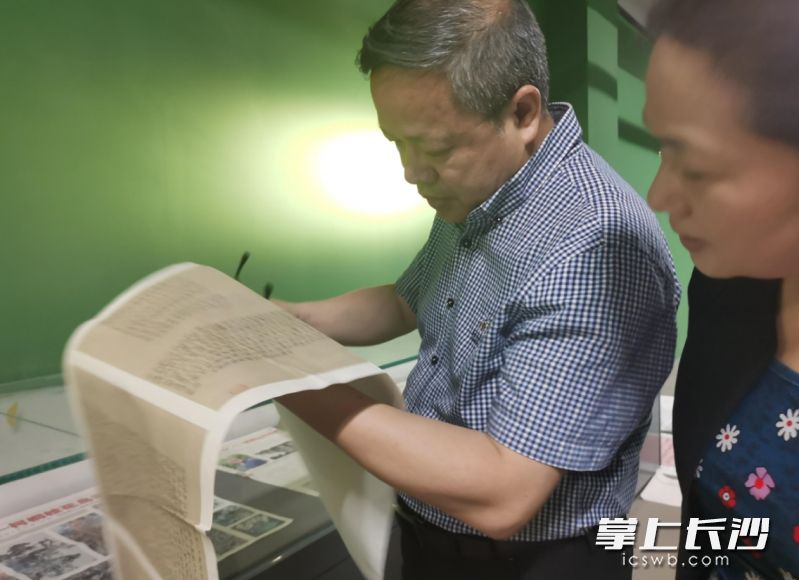 大賽目前已收到各類(lèi)作品2000多件,，專(zhuān)家學(xué)者專(zhuān)注鑒賞書(shū)法作品。
