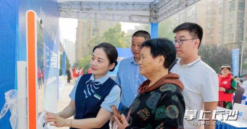 11日,，長沙市第三屆退休人員“優(yōu)質(zhì)服務月”專題活動正式啟動,。  通訊員供圖