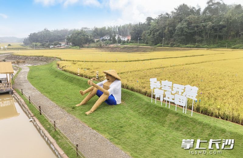 活動當天,，開慧鎮(zhèn)打造了多項文旅創(chuàng)新場景,，為廣大群眾和游客帶來一場多元化文旅盛宴,。