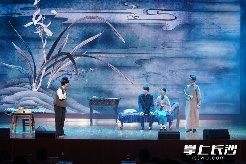 一場大型話劇《廣陵散》展演“圈粉”青少年,。
