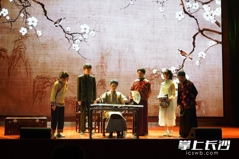 此次“戲曲進校園”活動與“有風景的思政課”有機結(jié)合,。