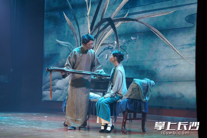 話劇由長郡中學隨鳶戲劇社的演員們演繹,。